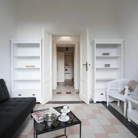 Apartment Bacone Liberty Vittoria By Halldis Milan