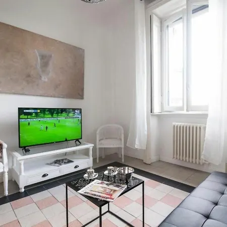 Apartment Bacone Liberty Vittoria By Halldis Milan