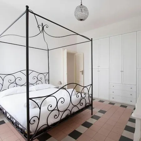 Bacone Liberty Vittoria By Halldis Apartment Milan